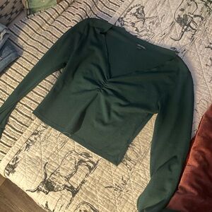 Cute green top!